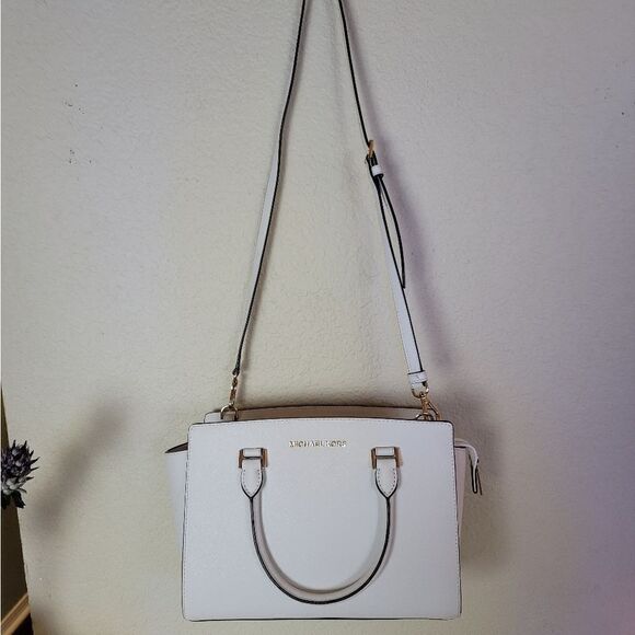 Michael Kors Tote  - Picture 1 of 11